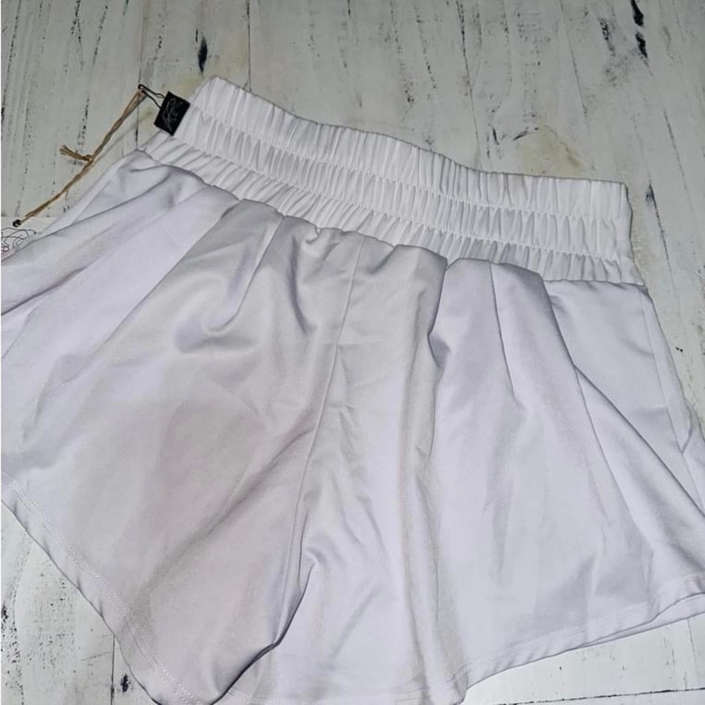 New white AXS Tiger Friday shorts - Picture 5 of 6